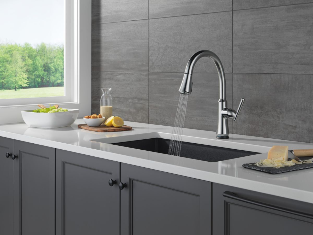DELTA Coranto Touch2O Technology Kitchen Faucet with Touchless Technology — Arctic Stainless