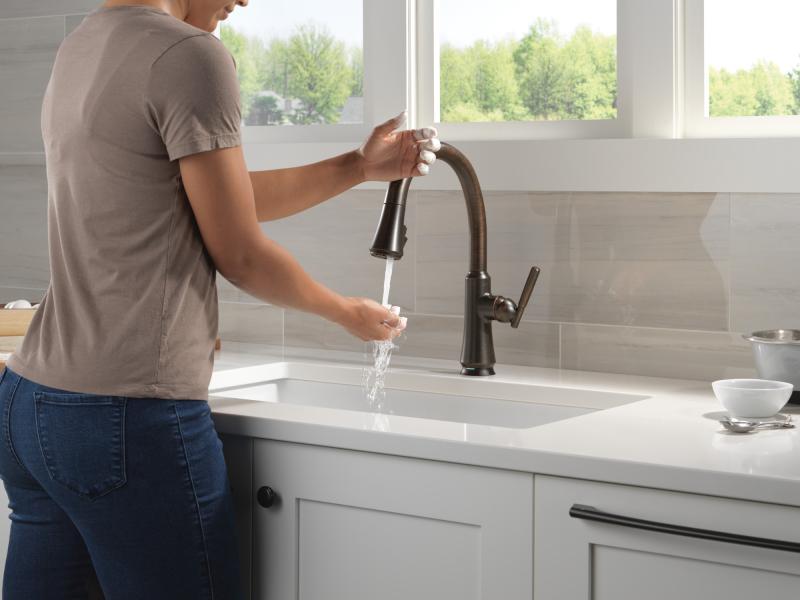 DELTA Coranto Touch2O Technology Kitchen Faucet with Touchless Technology — Venetian Bronze