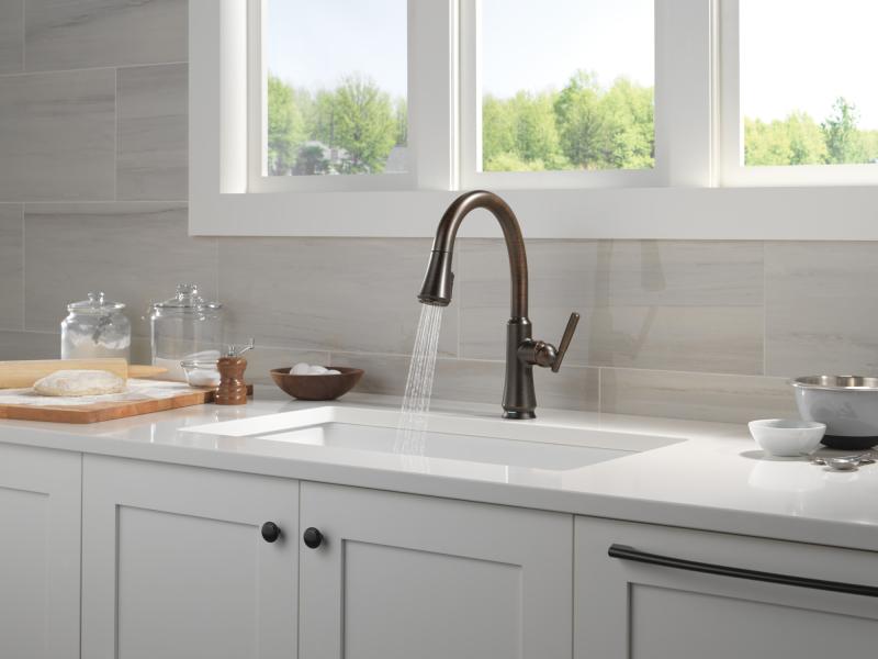 DELTA Coranto Touch2O Technology Kitchen Faucet with Touchless Technology — Venetian Bronze