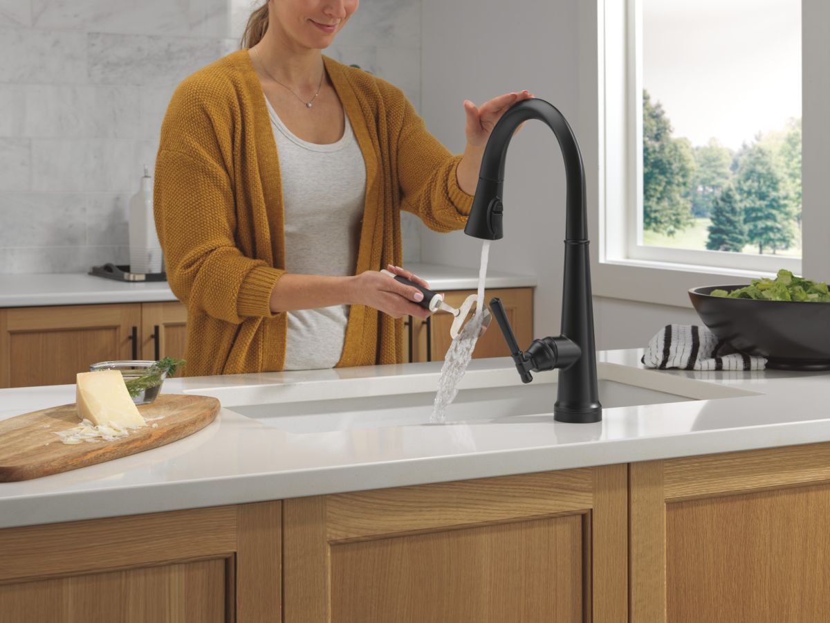 DELTA Emmeline Touch2O Technology Kitchen Faucet with Touchless Technology — Matte Black