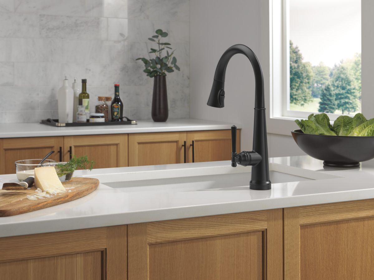 DELTA Emmeline Touch2O Technology Kitchen Faucet with Touchless Technology — Matte Black