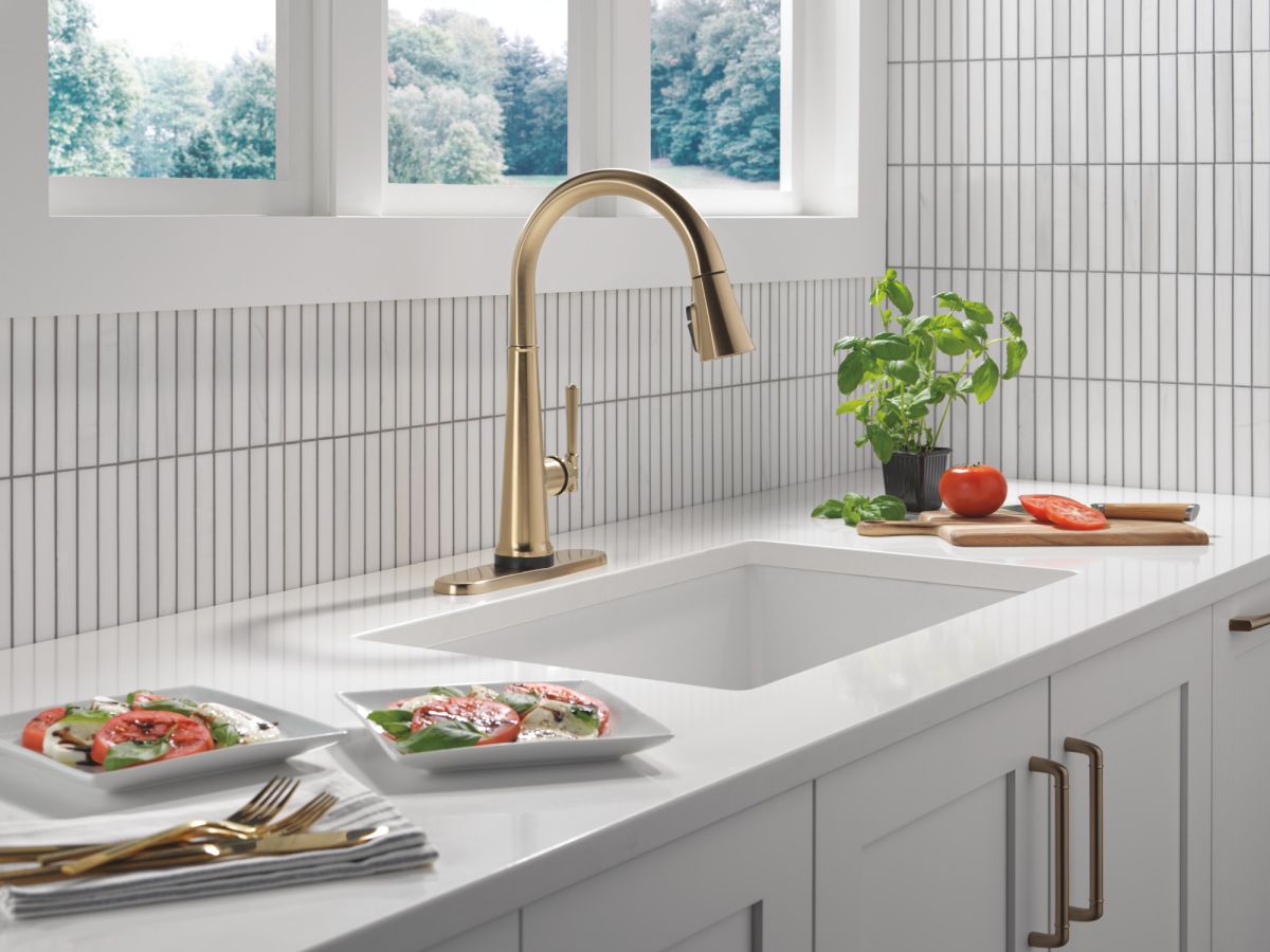 DELTA Emmeline Touch2O Technology Kitchen Faucet with Touchless Technology — Lumicoat® Champagne Bronze