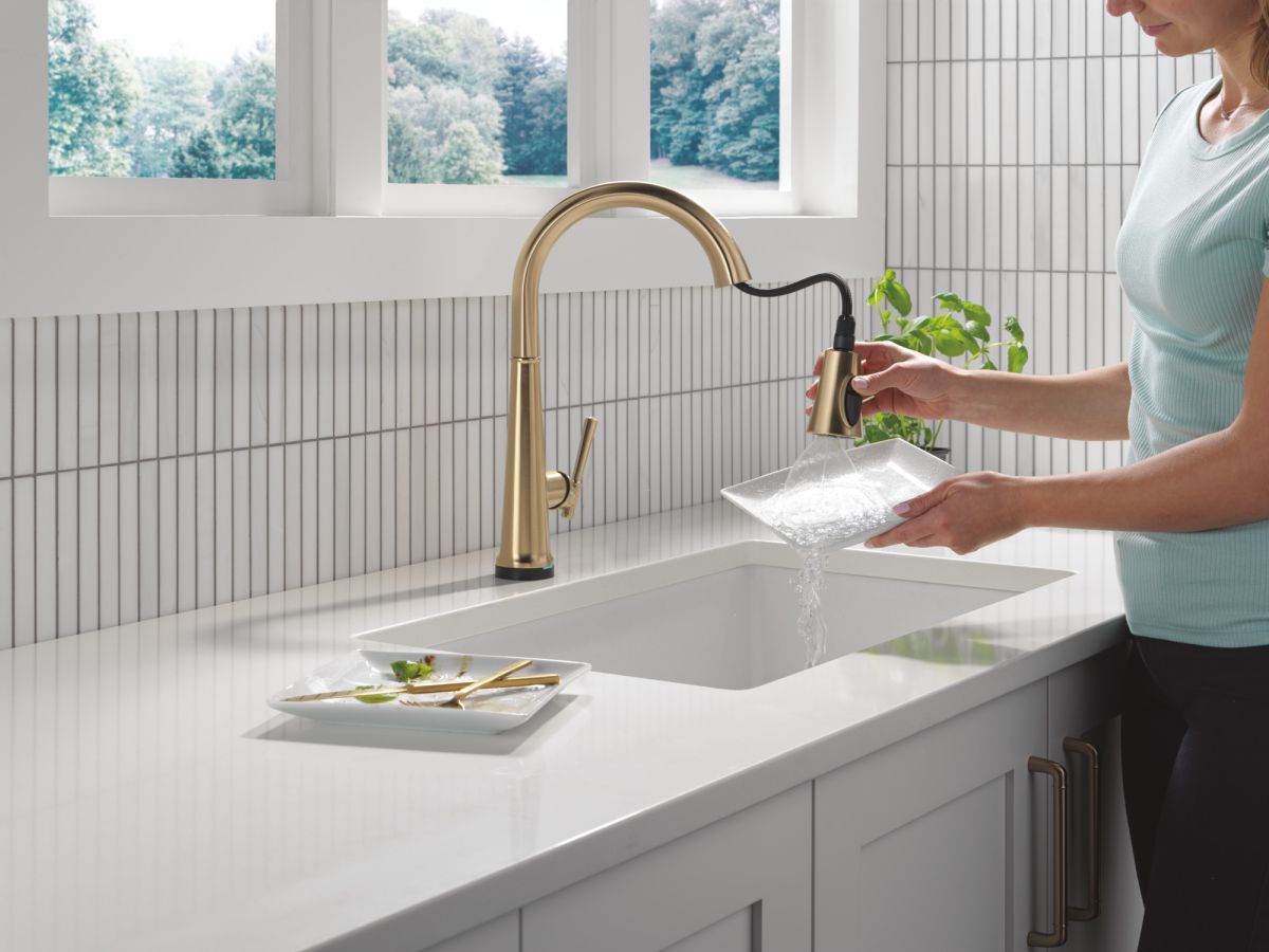 DELTA Emmeline Touch2O Technology Kitchen Faucet with Touchless Technology — Lumicoat® Champagne Bronze
