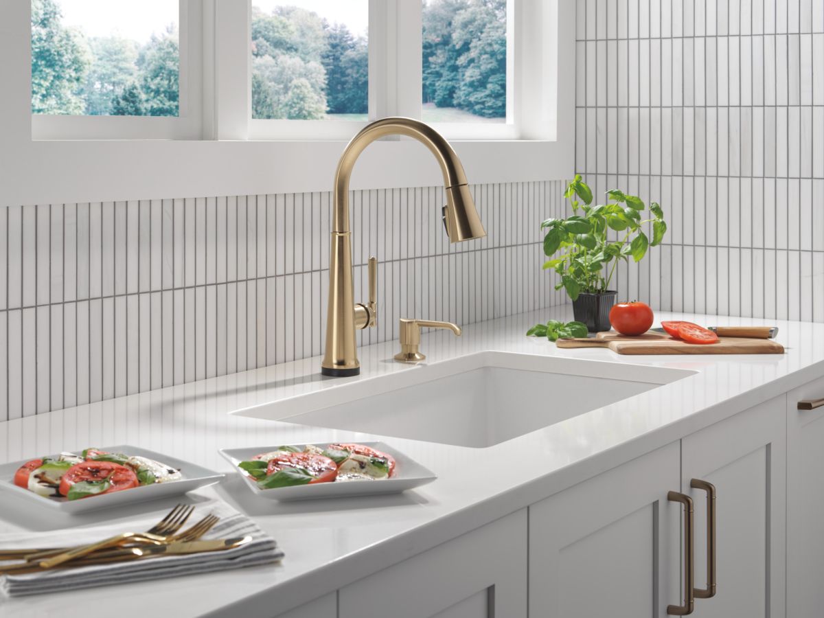 DELTA Emmeline Touch2O Technology Kitchen Faucet with Touchless Technology — Lumicoat® Champagne Bronze