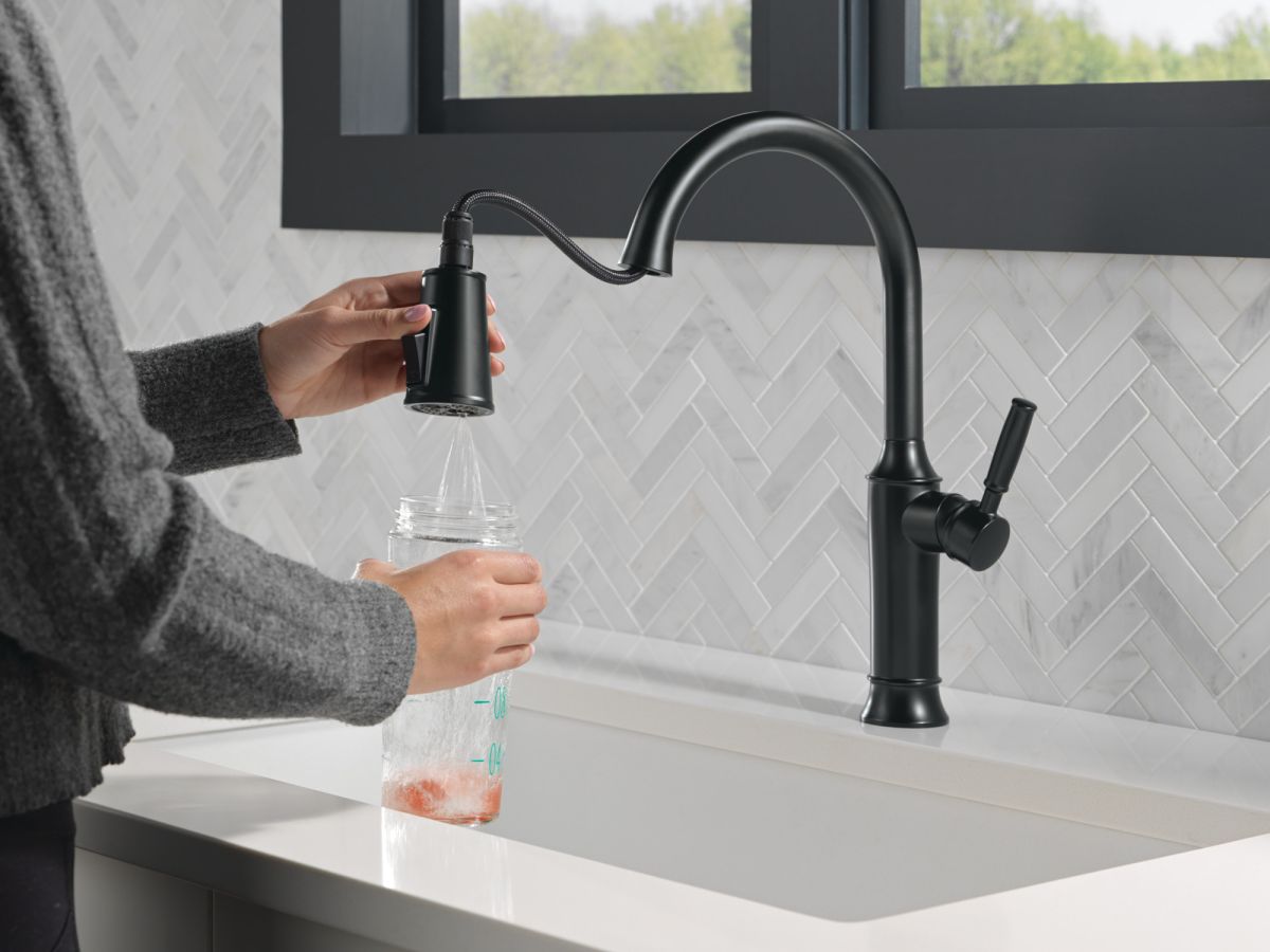DELTA Renaldi Single Handle Pull-Down Kitchen Faucet — Matte Black