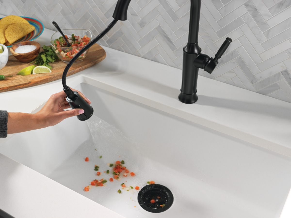DELTA Renaldi Single Handle Pull-Down Kitchen Faucet — Matte Black