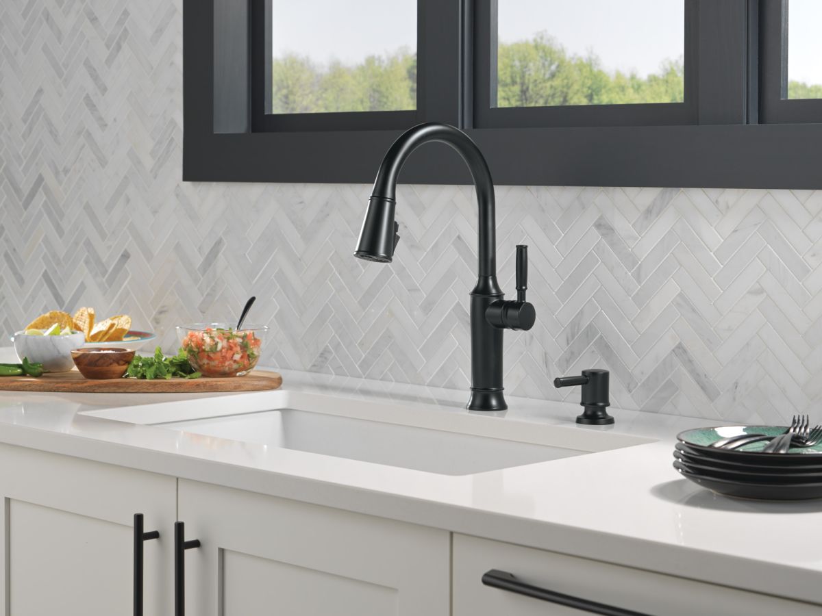DELTA Renaldi Single Handle Pull-Down Kitchen Faucet — Matte Black