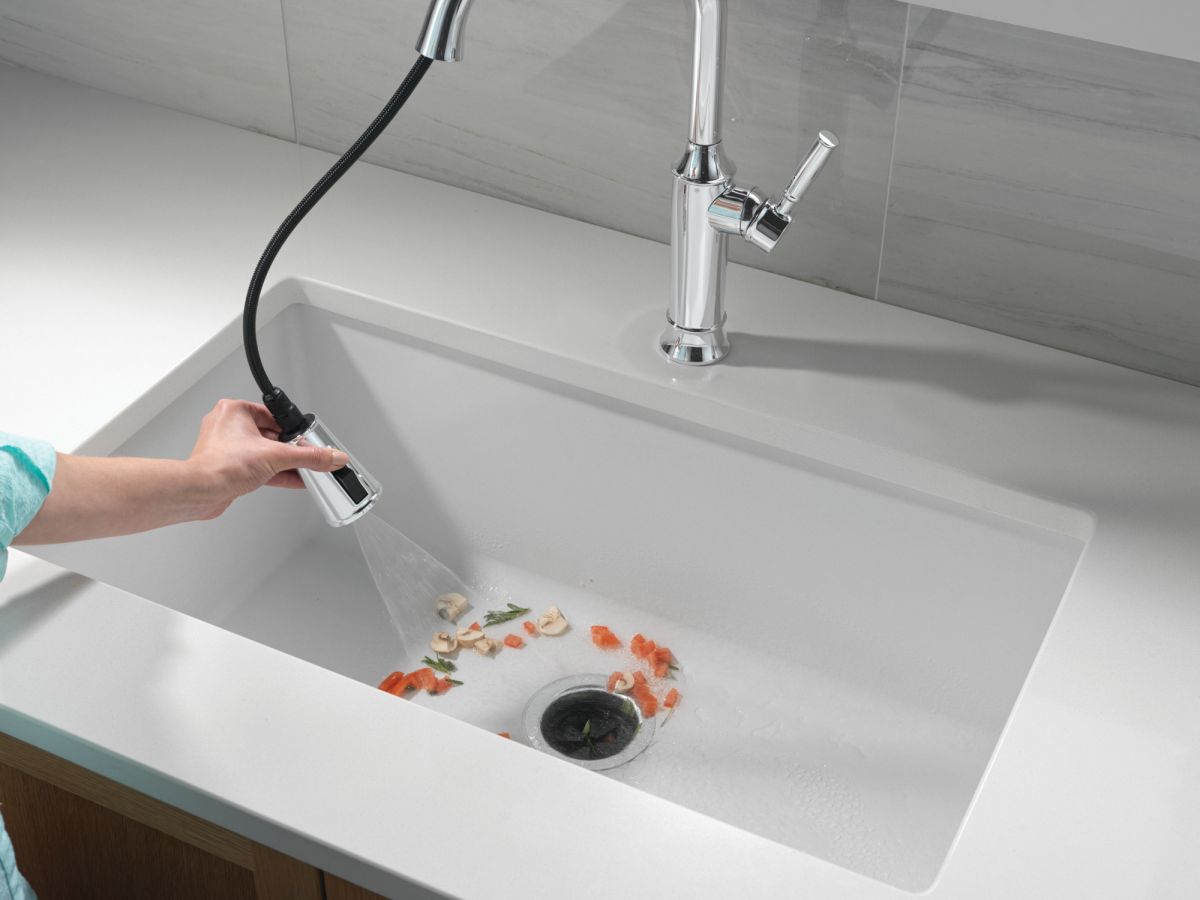 DELTA Renaldi Single Handle Pull-Down Kitchen Faucet — Lumicoat® Chrome