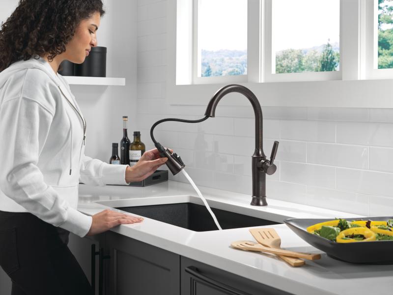DELTA Renaldi Single Handle Pull-Down Kitchen Faucet — Venetian Bronze