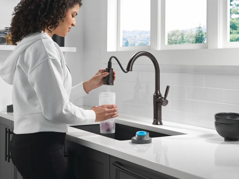 DELTA Renaldi Single Handle Pull-Down Kitchen Faucet — Venetian Bronze