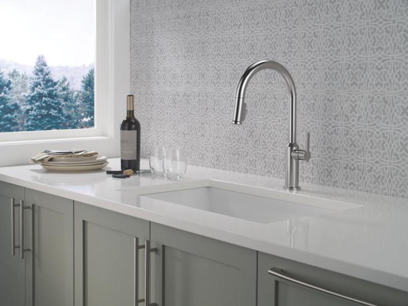 DELTA Cordova Single Handle Pull-Down Kitchen Faucet — Lumicoat® Arctic Stainless