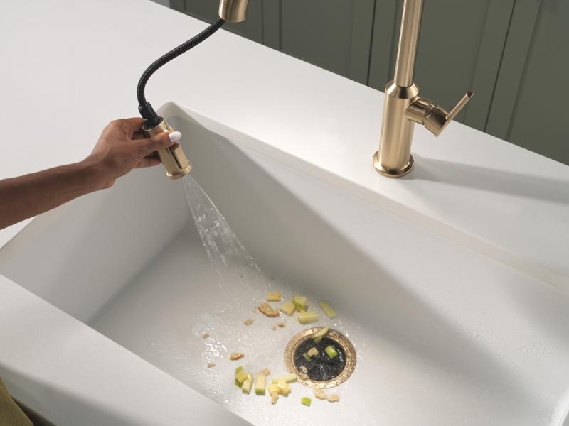 DELTA Cordova Single Handle Pull-Down Kitchen Faucet — Lumicoat® Champagne Bronze