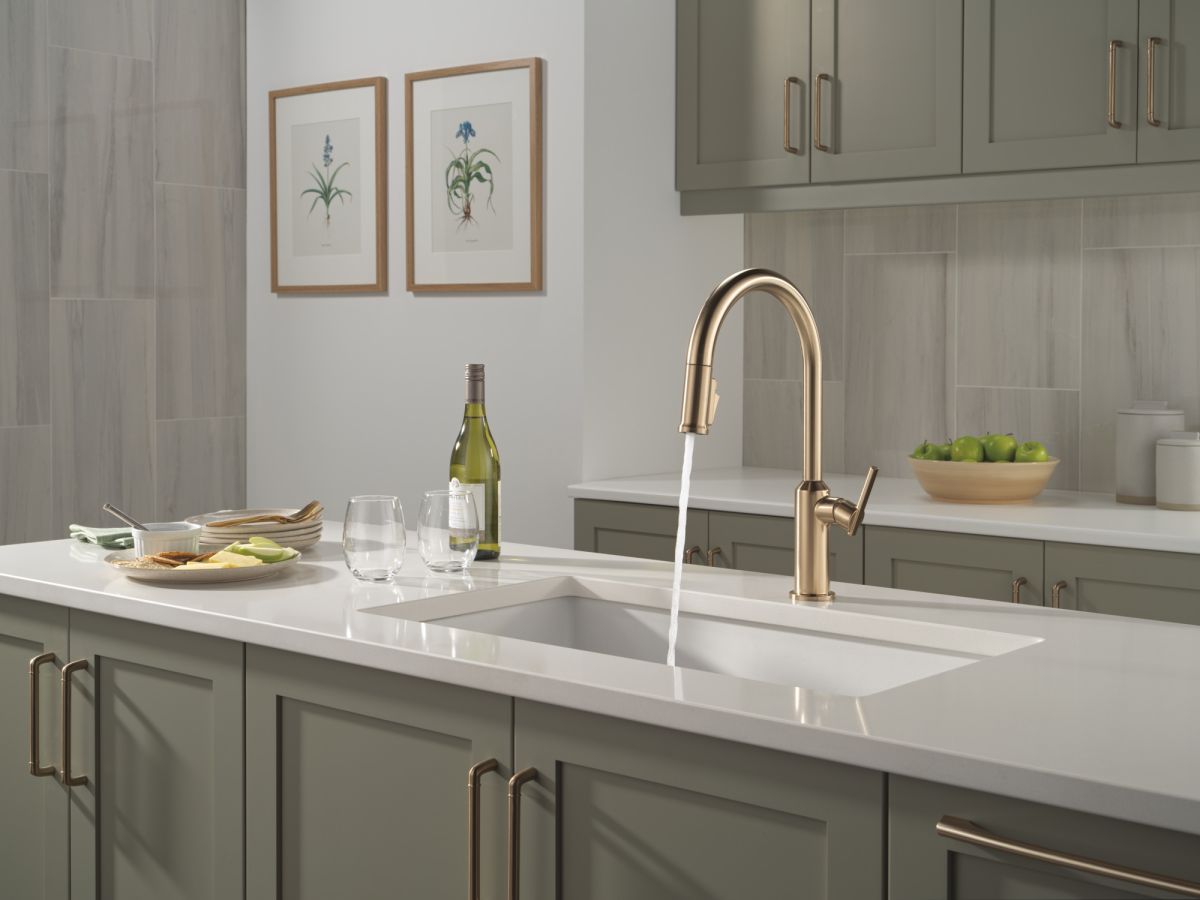 DELTA Cordova Single Handle Pull-Down Kitchen Faucet — Lumicoat® Champagne Bronze