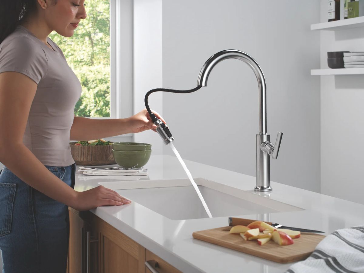 DELTA Altado Single Handle Pull-Down Kitchen Faucet — Arctic Stainless