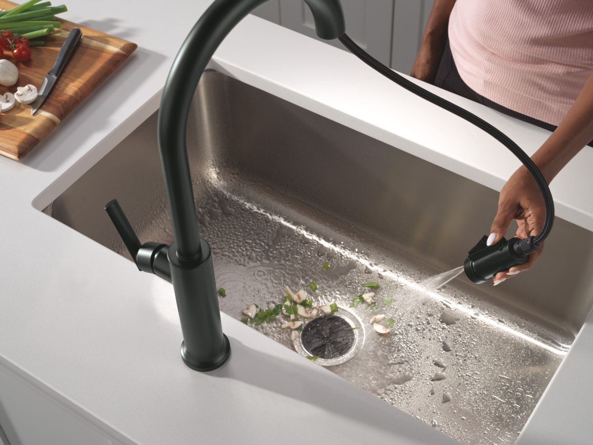 DELTA Altado Single Handle Pull-Down Kitchen Faucet — Matte Black