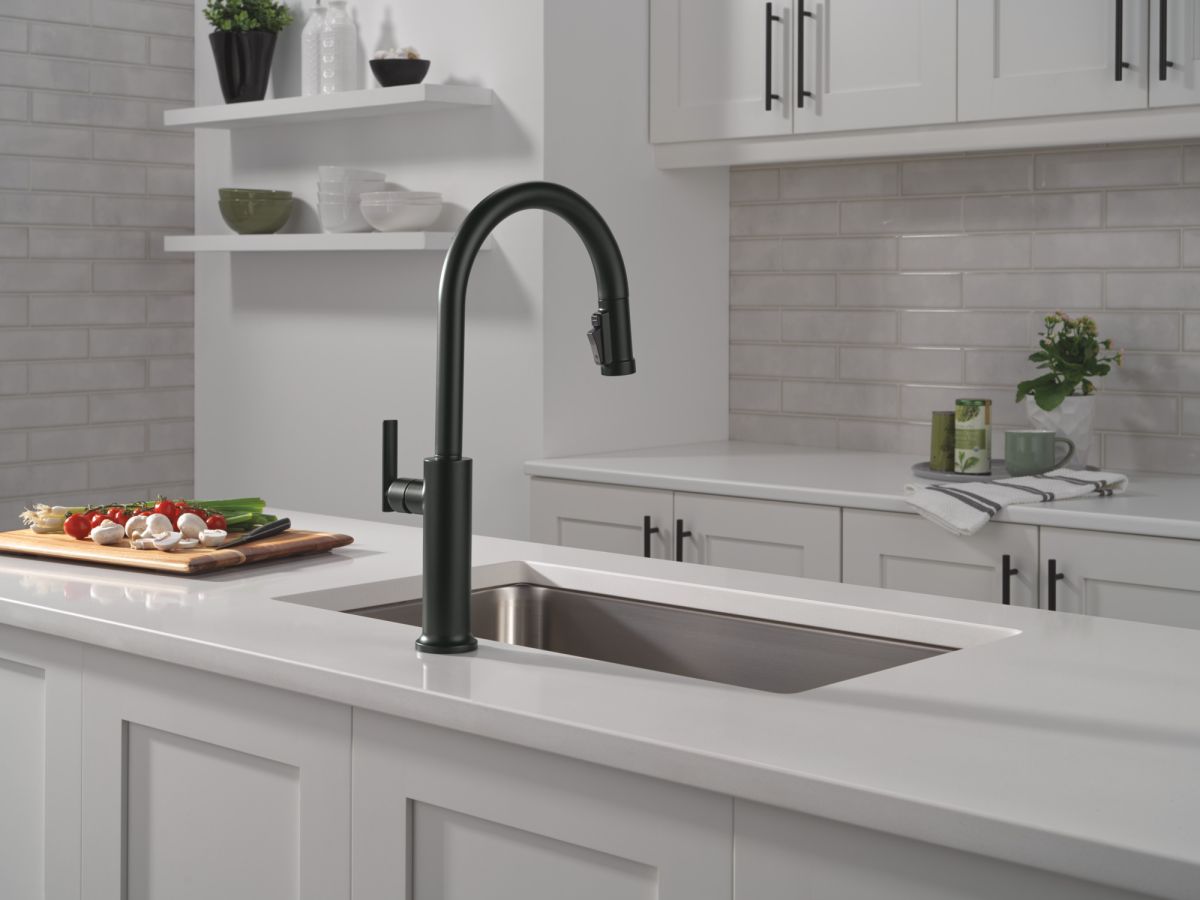 DELTA Altado Single Handle Pull-Down Kitchen Faucet — Matte Black