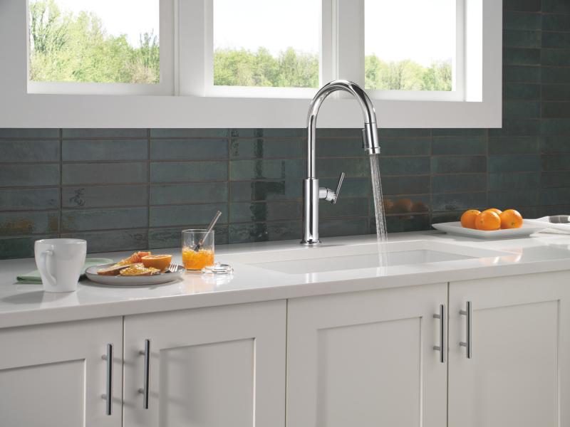 DELTA Altado Single Handle Pull-Down Kitchen Faucet — Chrome