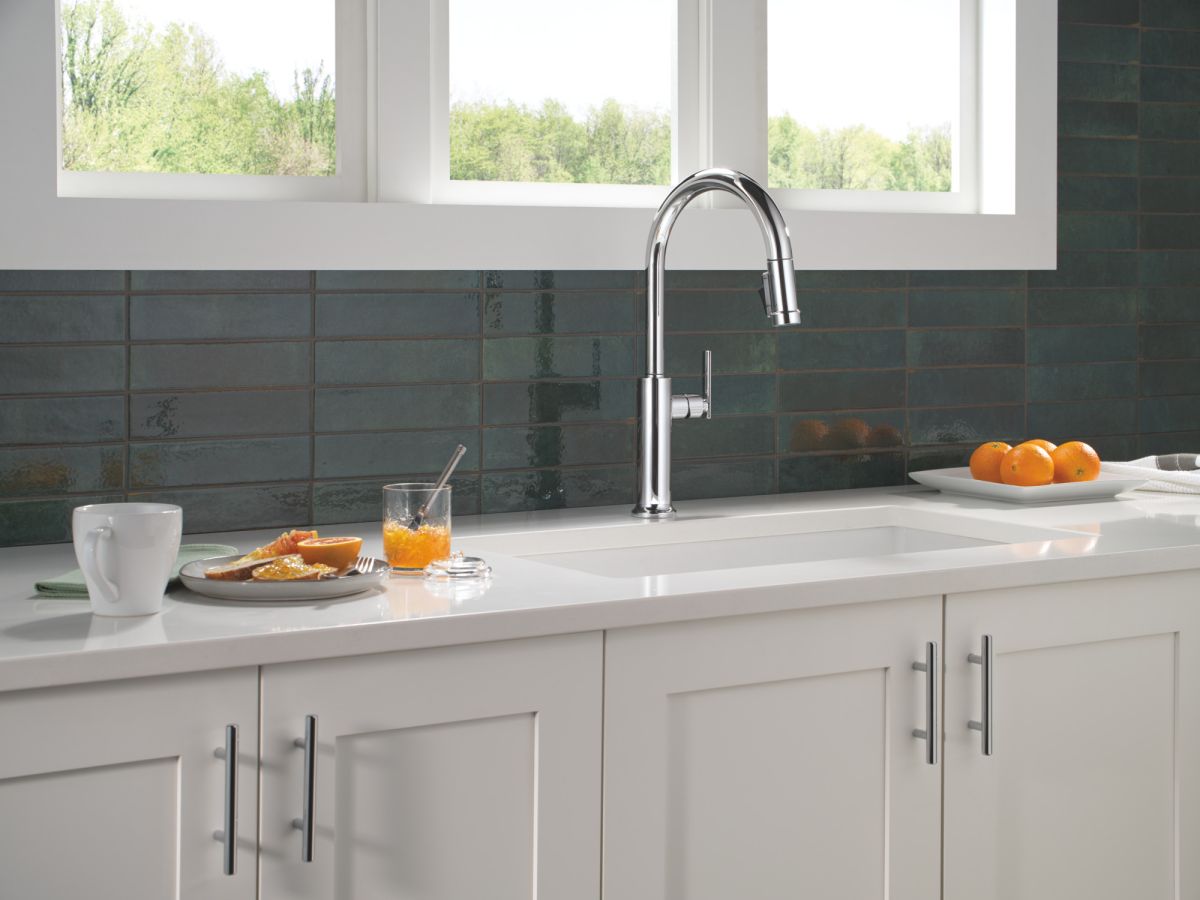 DELTA Altado Single Handle Pull-Down Kitchen Faucet — Chrome