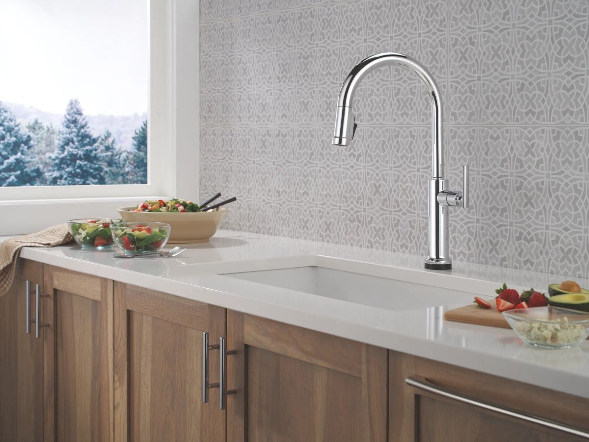 DELTA Altado Touch2O Technology Kitchen Faucet with Touchless Technology — Chrome