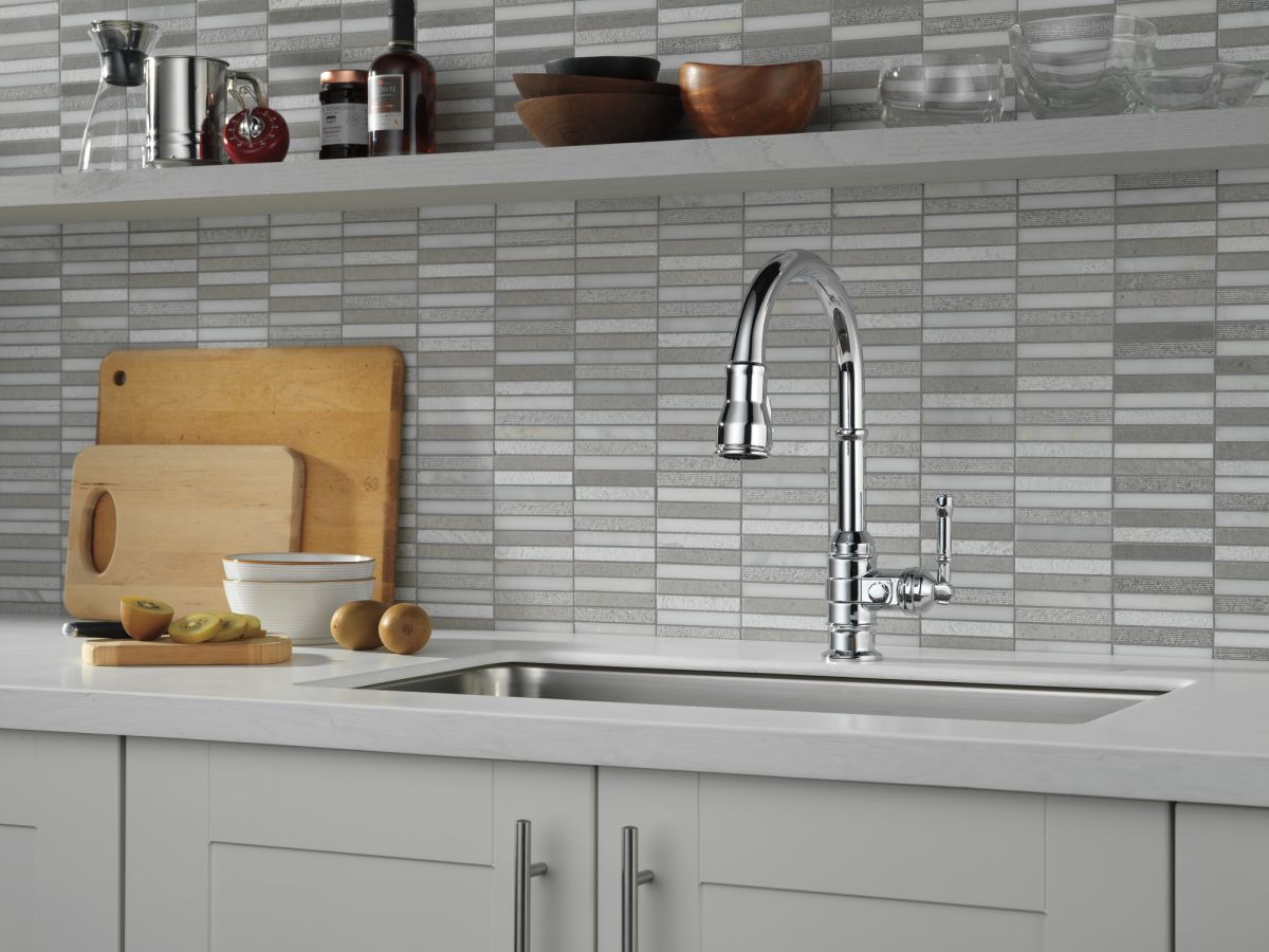 DELTA Broderick Single Handle Pull-Down Kitchen Faucet — Chrome
