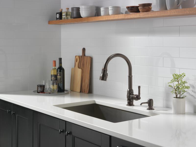 DELTA Broderick Single Handle Pull-Down Kitchen Faucet — Venetian Bronze