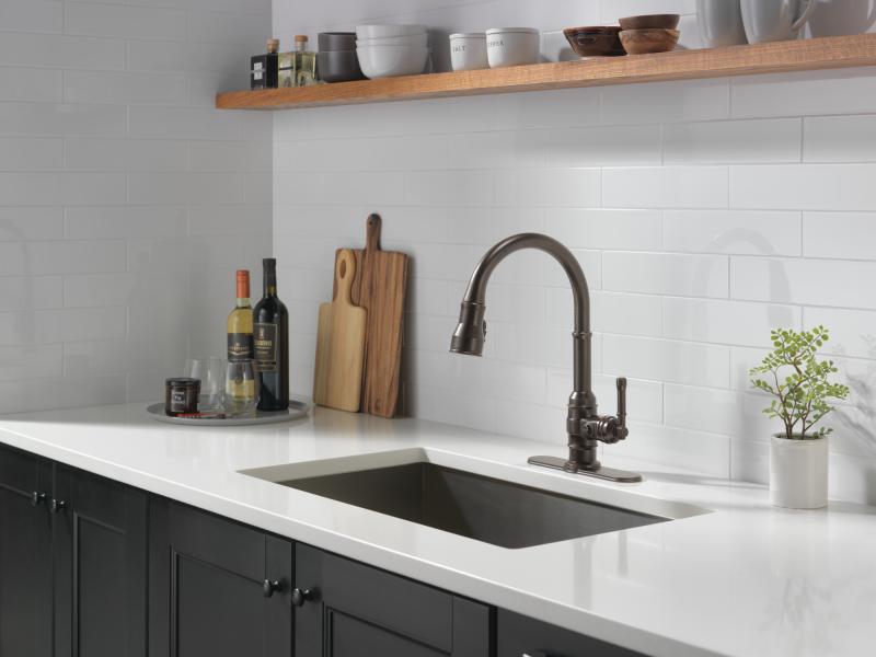 DELTA Broderick Single Handle Pull-Down Kitchen Faucet — Venetian Bronze