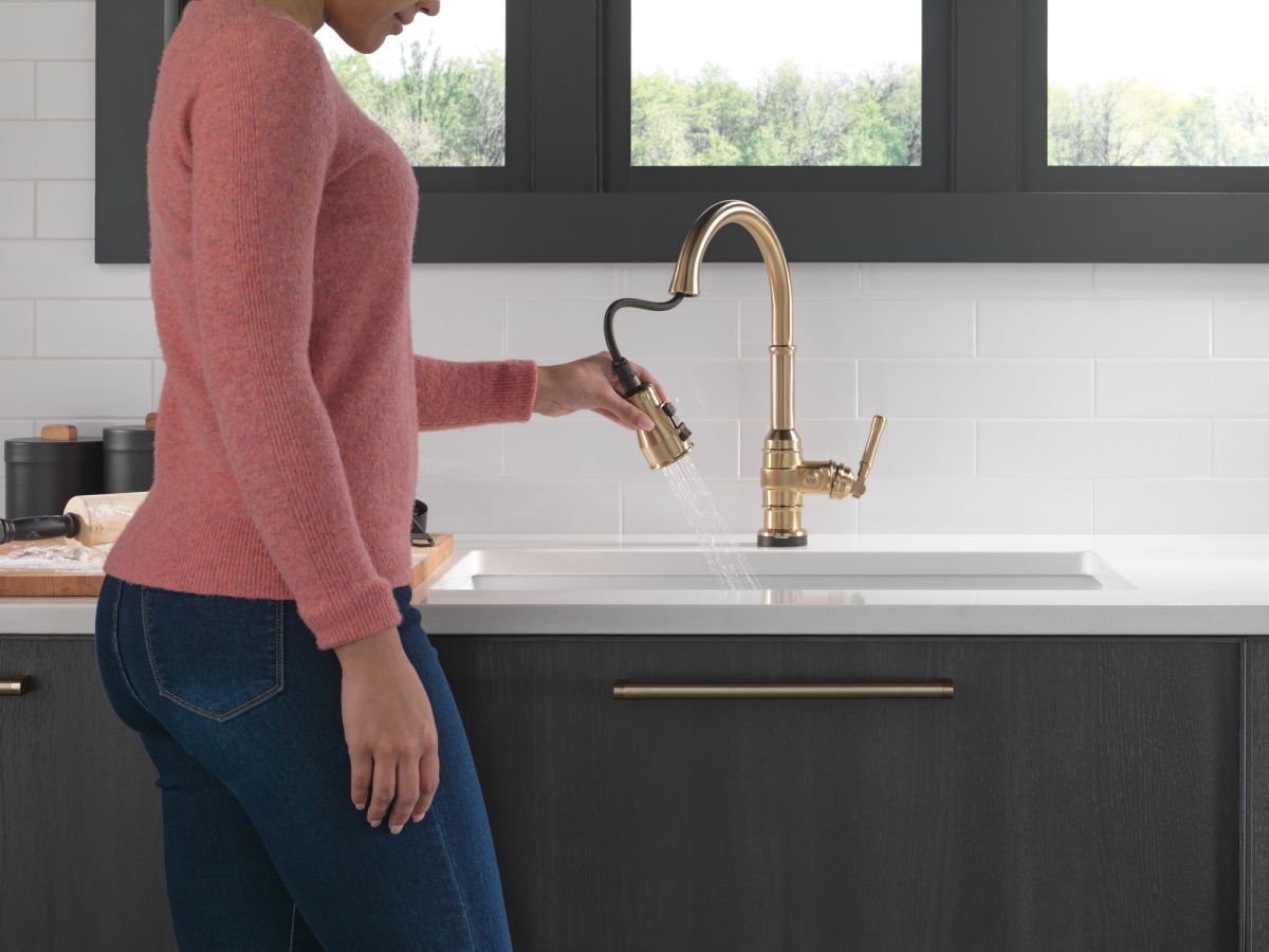DELTA Broderick Single Handle Pull-Down Kitchen Faucet With Touch2O  Technology — Champagne Bronze