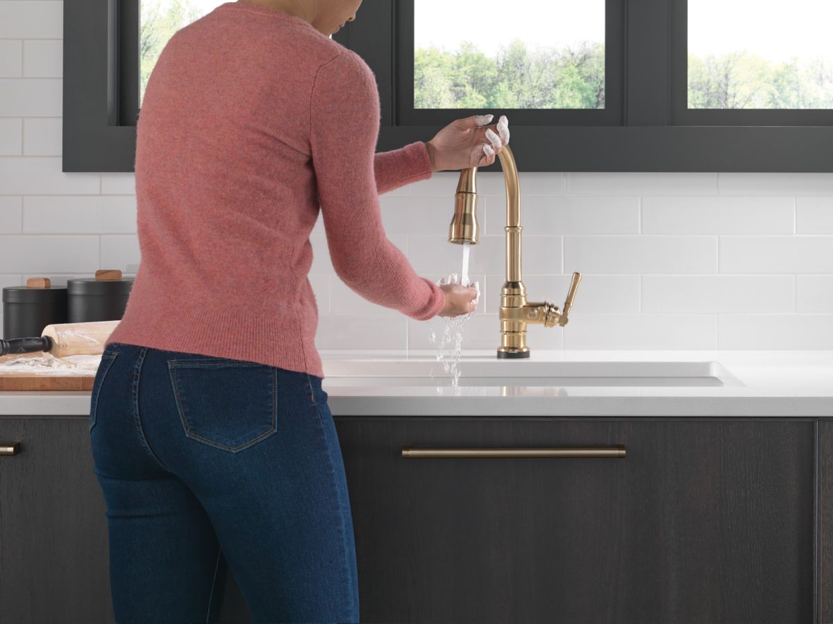 DELTA Broderick Single Handle Pull-Down Kitchen Faucet With Touch2O  Technology — Champagne Bronze