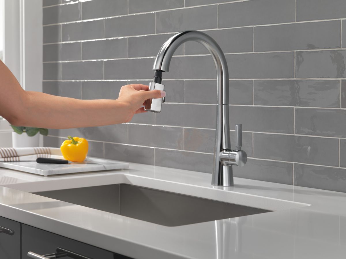 DELTA Monrovia Single Handle Pull-Down Kitchen Faucet — Lumicoat® Arctic Stainless