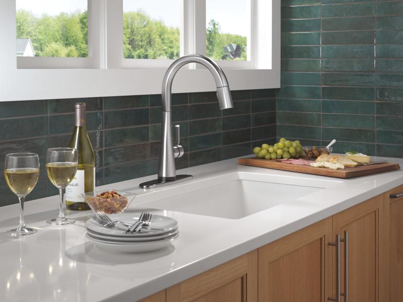 DELTA Monrovia Touch2O Technology Kitchen Faucet with Touchless Technology — Lumicoat® Arctic Stainless