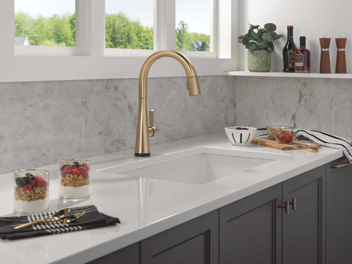 DELTA Monrovia Touch2O Technology Kitchen Faucet with Touchless Technology — Lumicoat® Champagne Bronze