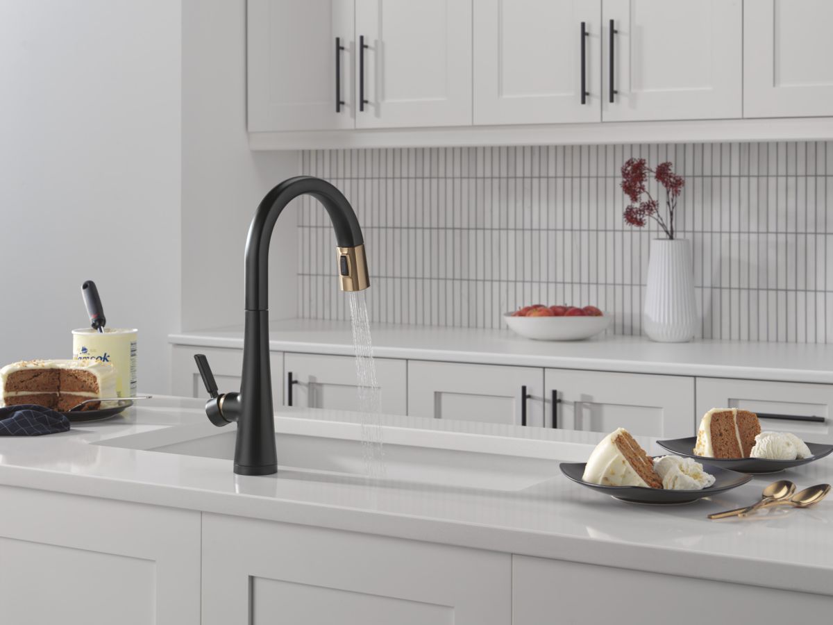 DELTA Monrovia Touch2O Technology Kitchen Faucet with Touchless Technology — Matte Black / Champagne Bronze