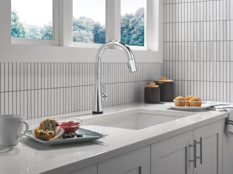 DELTA Monrovia Touch2O Technology Kitchen Faucet with Touchless Technology — Lumicoat® Chrome