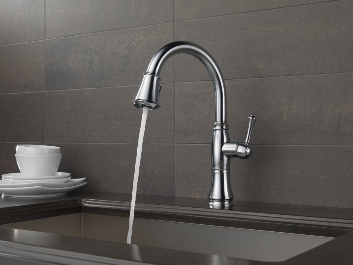 DELTA Cassidy Single Handle Pull-Down Kitchen Faucet — Lumicoat® Arctic Stainless