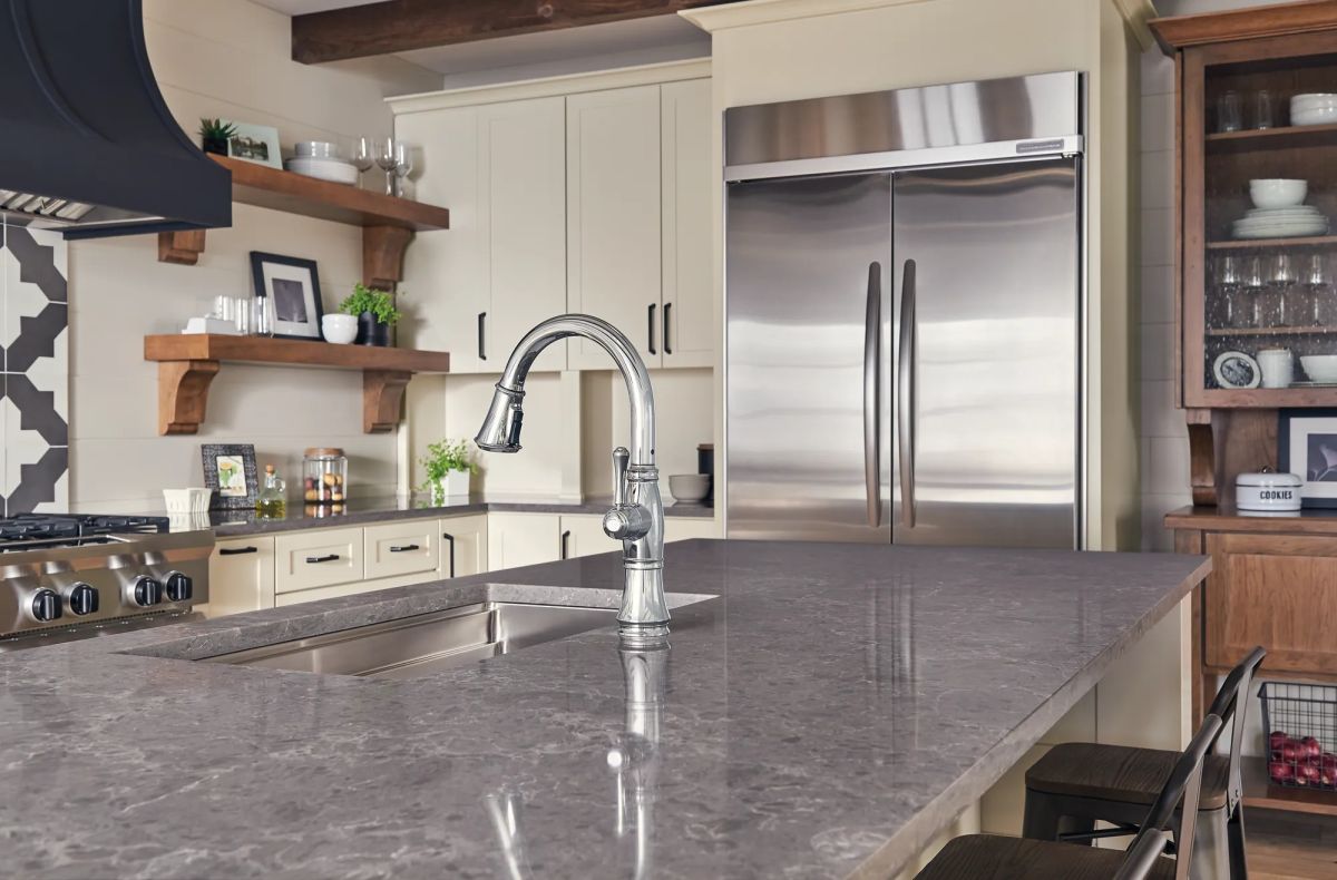 DELTA Cassidy Single Handle Pull-Down Kitchen Faucet — Lumicoat® Chrome