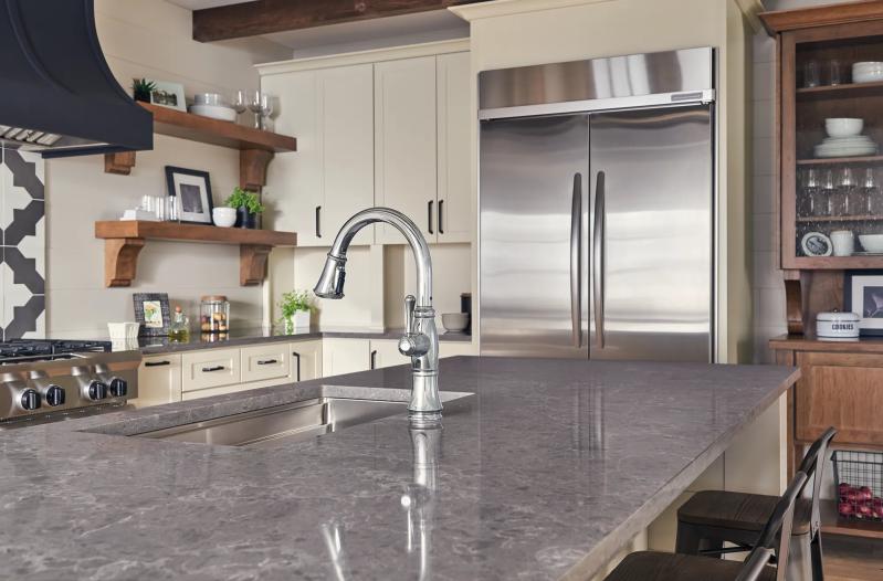 DELTA Cassidy Single Handle Pull-Down Kitchen Faucet — Lumicoat® Chrome