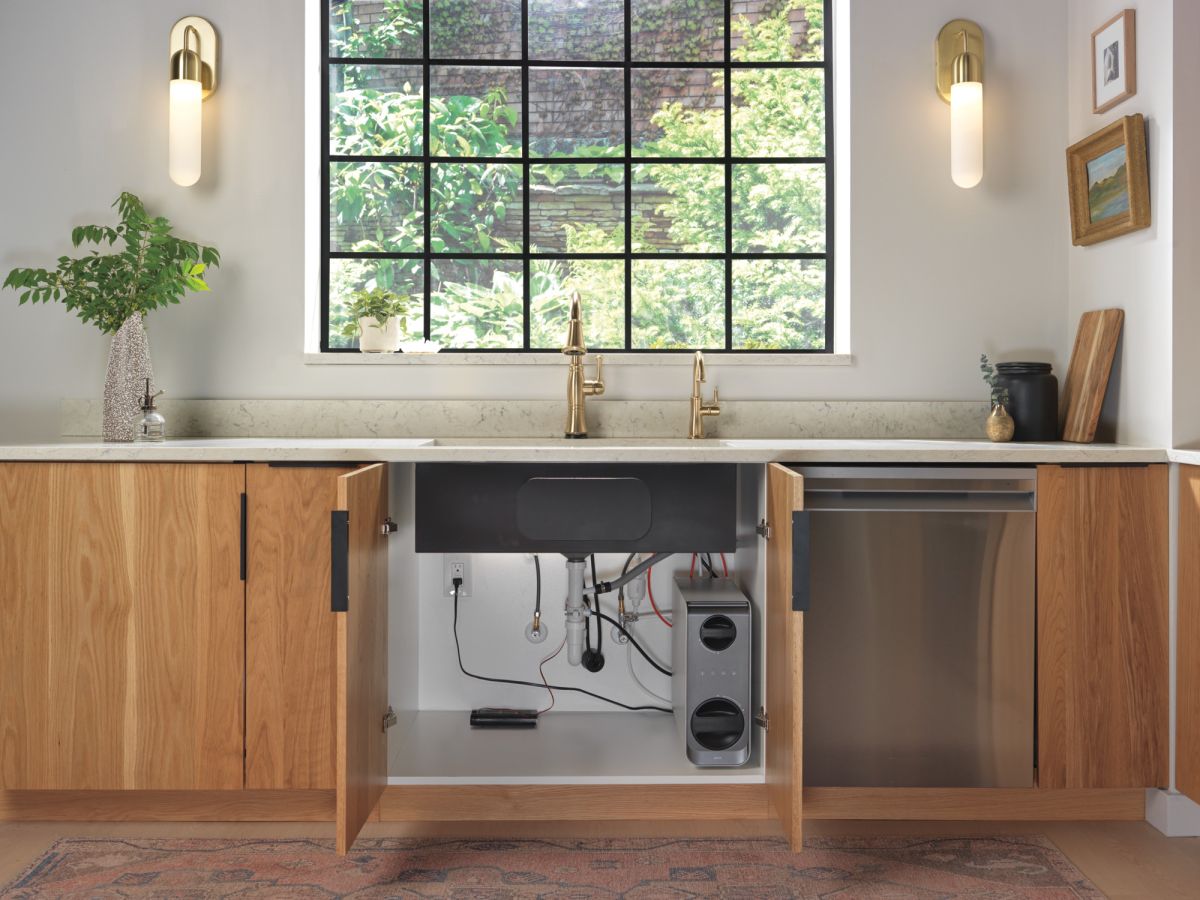 DELTA Cassidy Touch2O Technology Kitchen Faucet with Touchless Technology — Lumicoat® Champagne Bronze