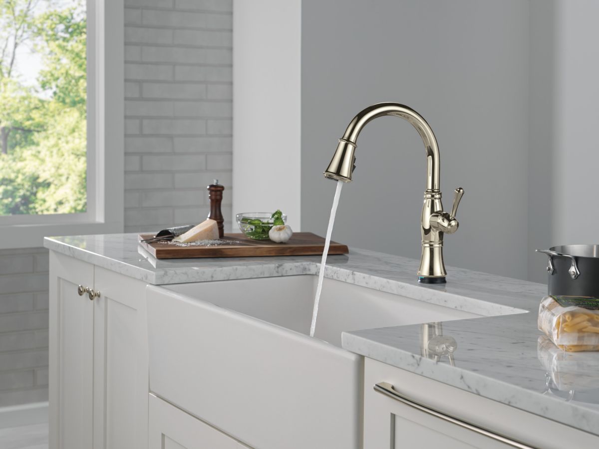 DELTA Cassidy Touch2O Technology Kitchen Faucet with Touchless Technology — Lumicoat® Polished Nickel