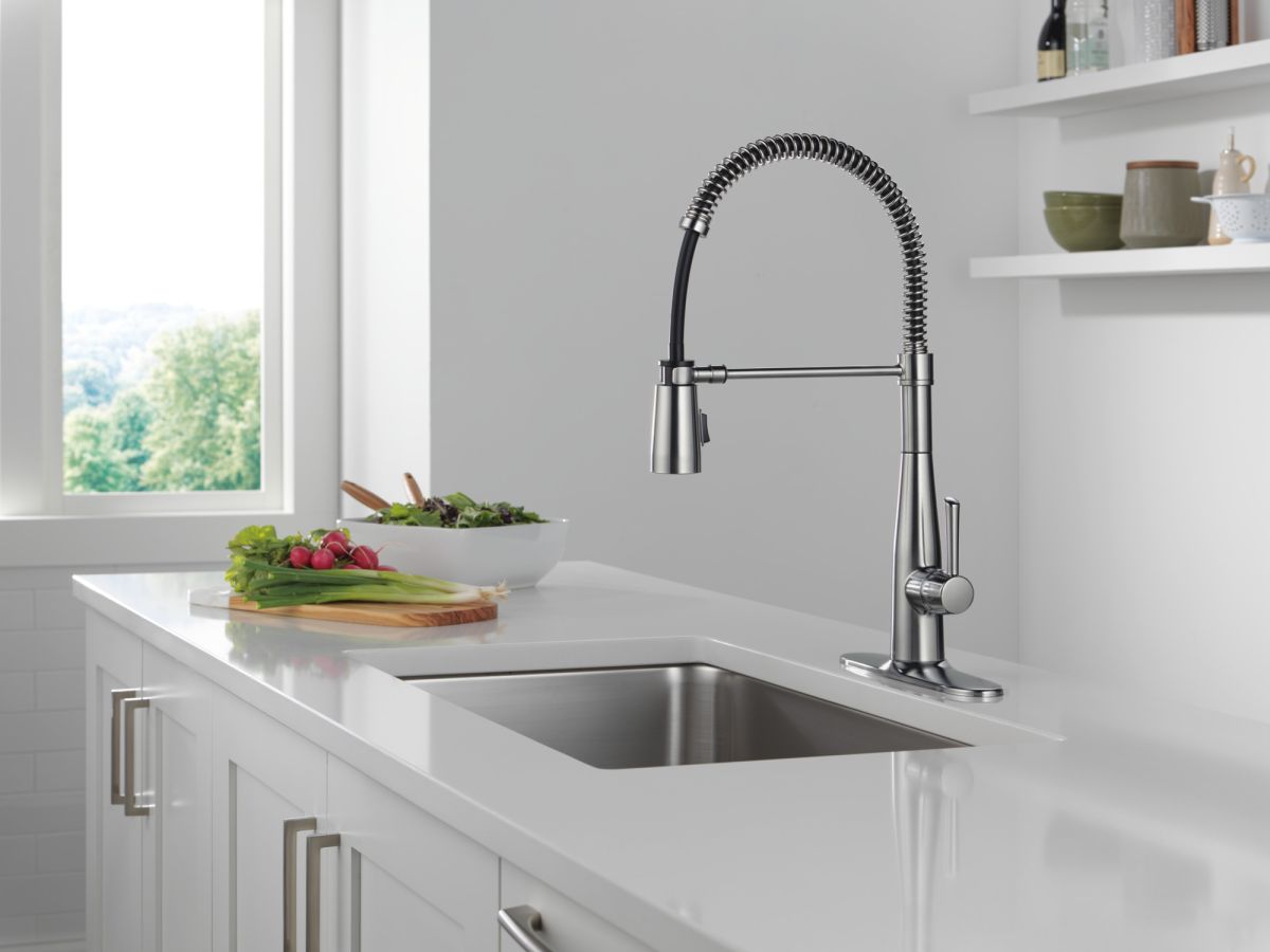 DELTA Essa Single-Handle Pull-Down Spring Kitchen Faucet — Arctic Stainless