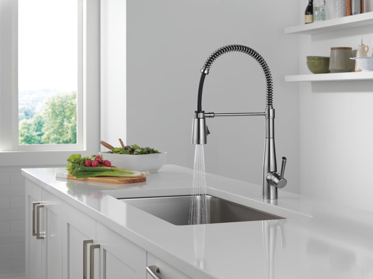 DELTA Essa Single-Handle Pull-Down Spring Kitchen Faucet — Arctic Stainless