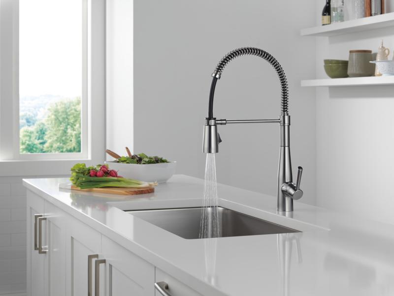 DELTA Essa Single-Handle Pull-Down Spring Kitchen Faucet — Arctic Stainless