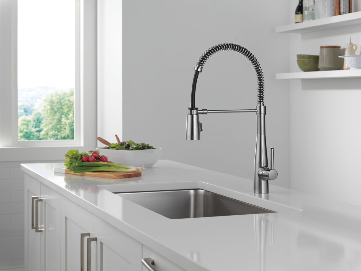 DELTA Essa Single-Handle Pull-Down Spring Kitchen Faucet — Arctic Stainless