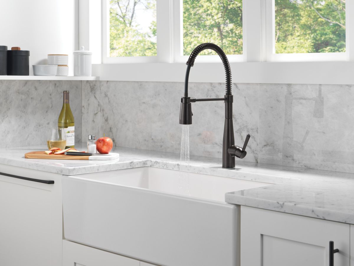 DELTA Essa Single-Handle Pull-Down Spring Kitchen Faucet — Venetian Bronze