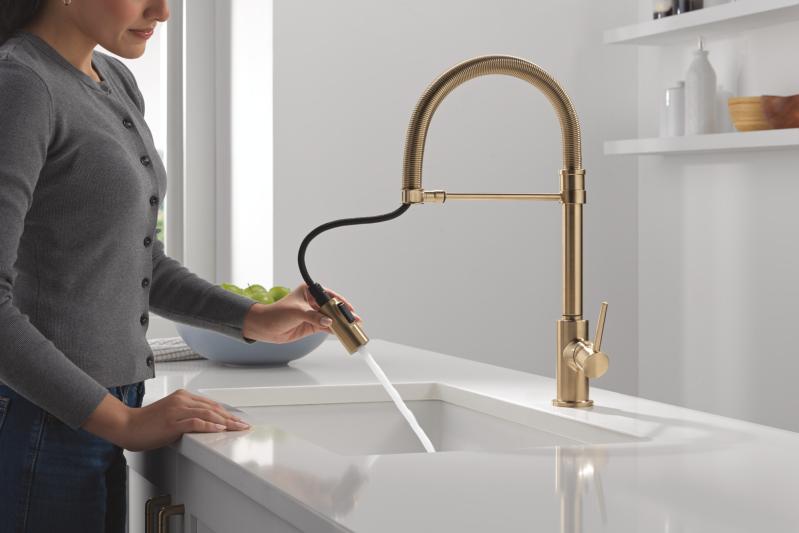 DELTA Trinsic Single-Handle Pull-Down Spring Kitchen Faucet — Champagne Bronze