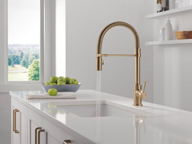 DELTA Trinsic Single-Handle Pull-Down Spring Kitchen Faucet — Champagne Bronze