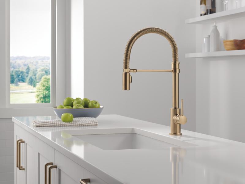 DELTA Trinsic Single-Handle Pull-Down Spring Kitchen Faucet — Champagne Bronze