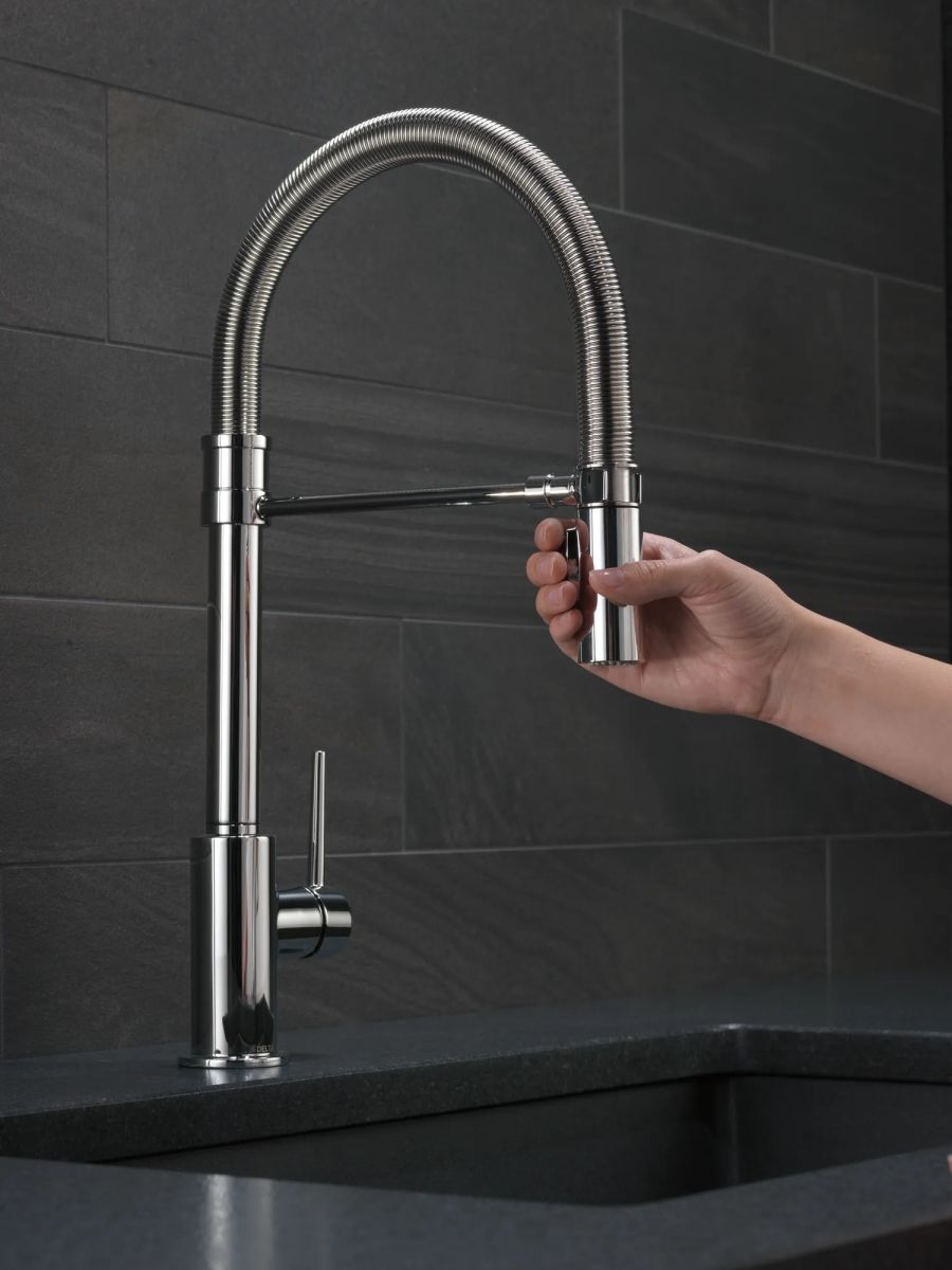 DELTA Trinsic Single-Handle Pull-Down Spring Kitchen Faucet — Chrome