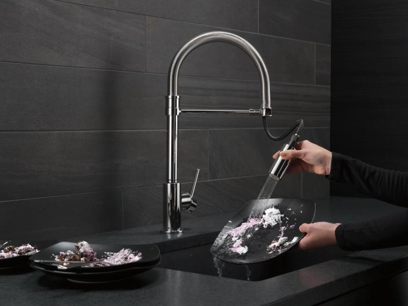 DELTA Trinsic Single-Handle Pull-Down Spring Kitchen Faucet — Chrome