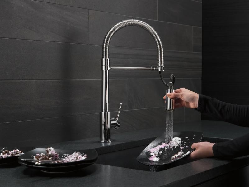 DELTA Trinsic Single-Handle Pull-Down Spring Kitchen Faucet — Chrome