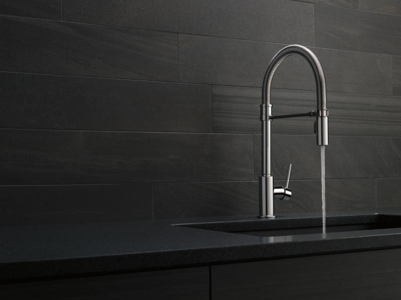 DELTA Trinsic Single-Handle Pull-Down Spring Kitchen Faucet — Chrome